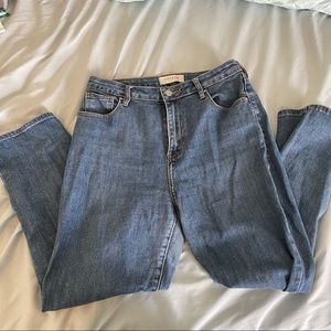 Passing blue mom jeans size 28